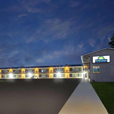 Days Inn By Wyndham Birch Run Bagian luar foto