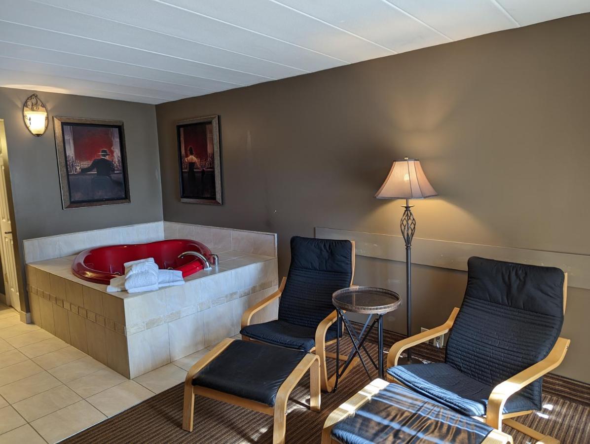 Days Inn By Wyndham Birch Run Bagian luar foto