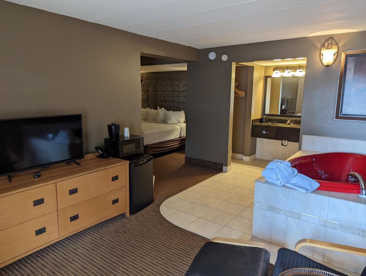 Days Inn By Wyndham Birch Run Bagian luar foto