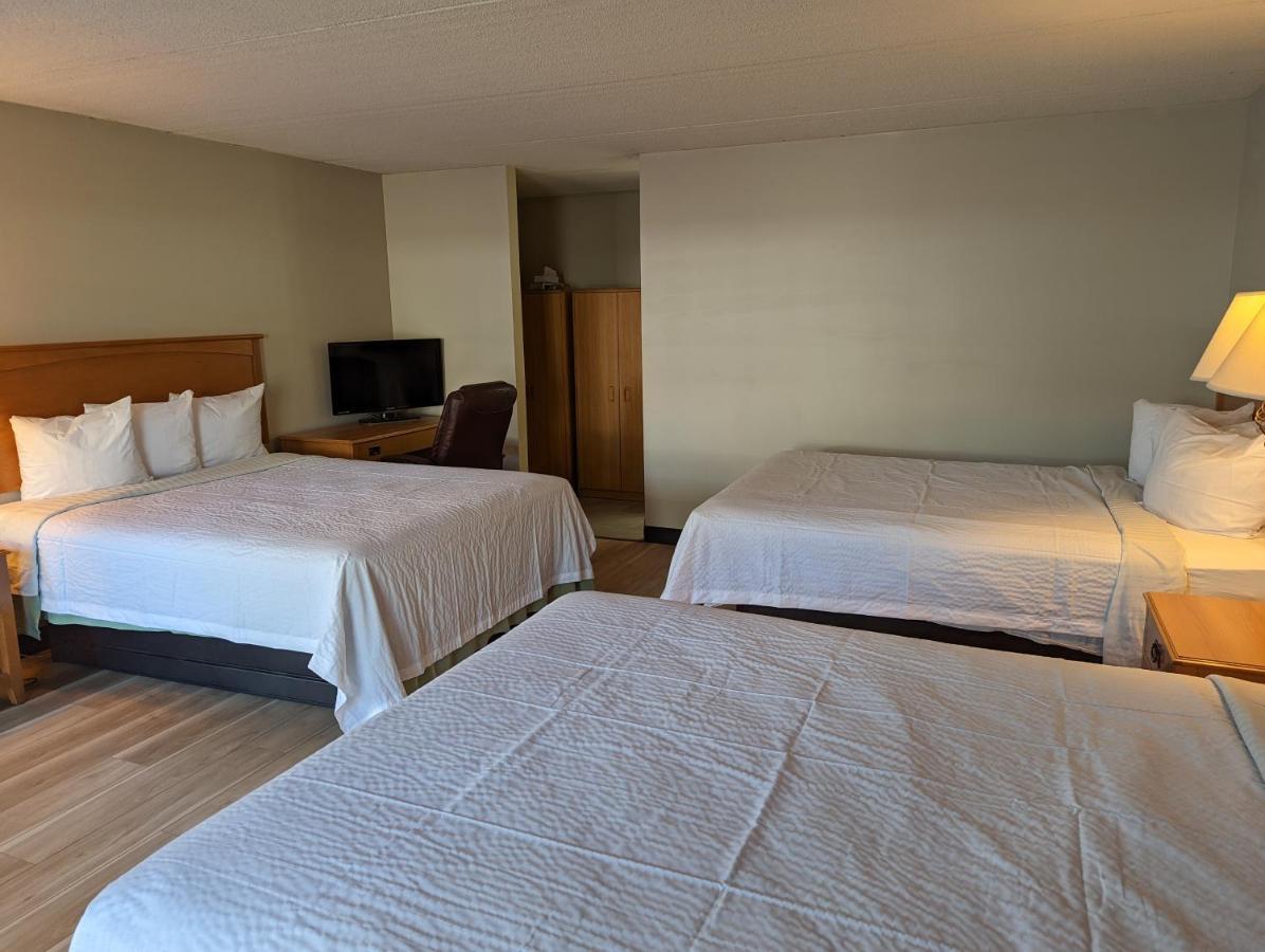 Days Inn By Wyndham Birch Run Bagian luar foto