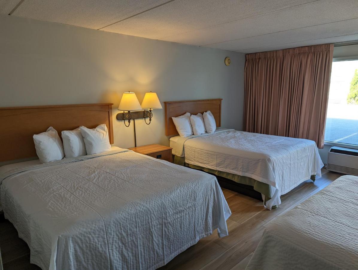 Days Inn By Wyndham Birch Run Bagian luar foto