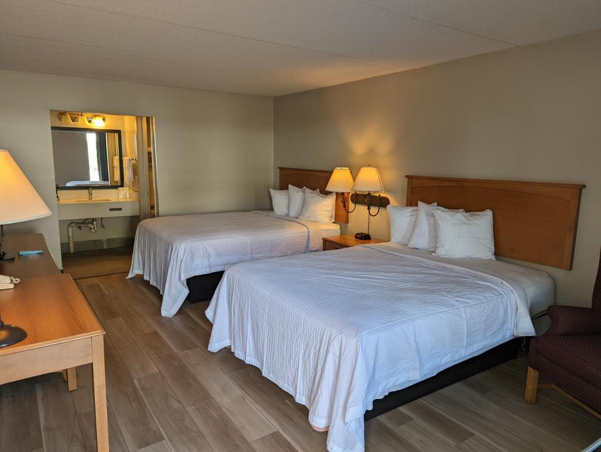 Days Inn By Wyndham Birch Run Bagian luar foto