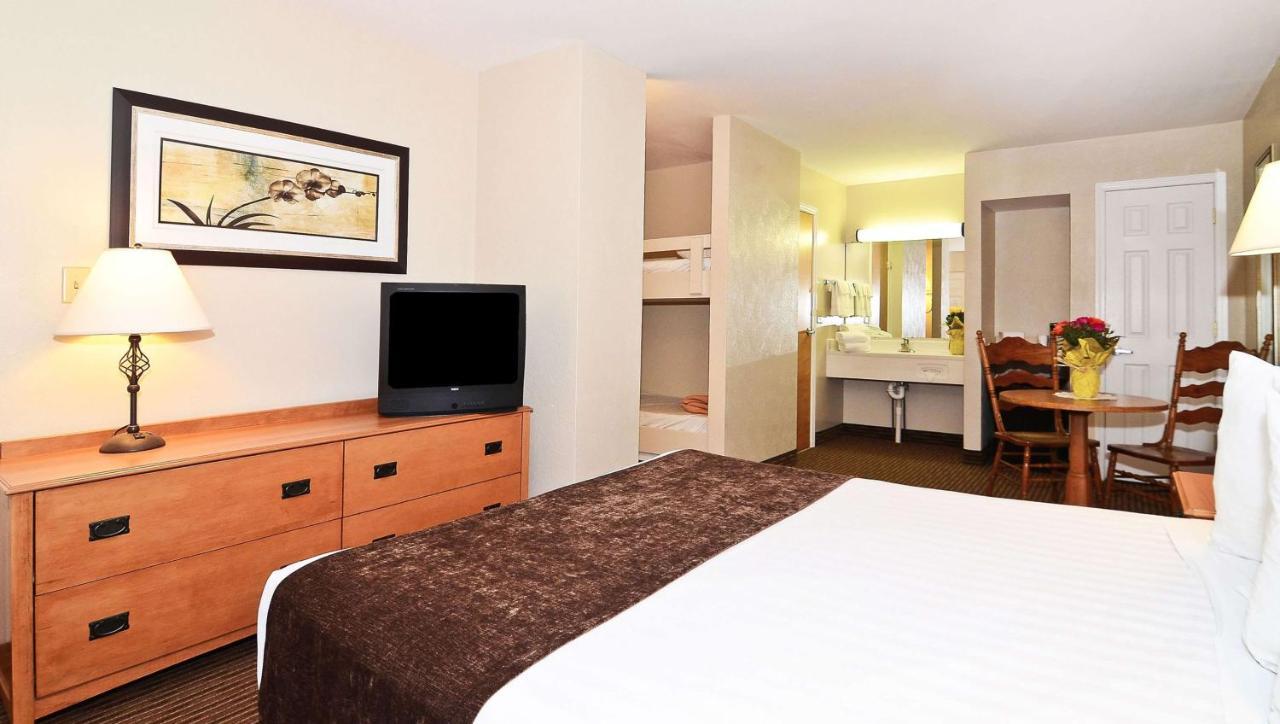 Days Inn By Wyndham Birch Run Bagian luar foto