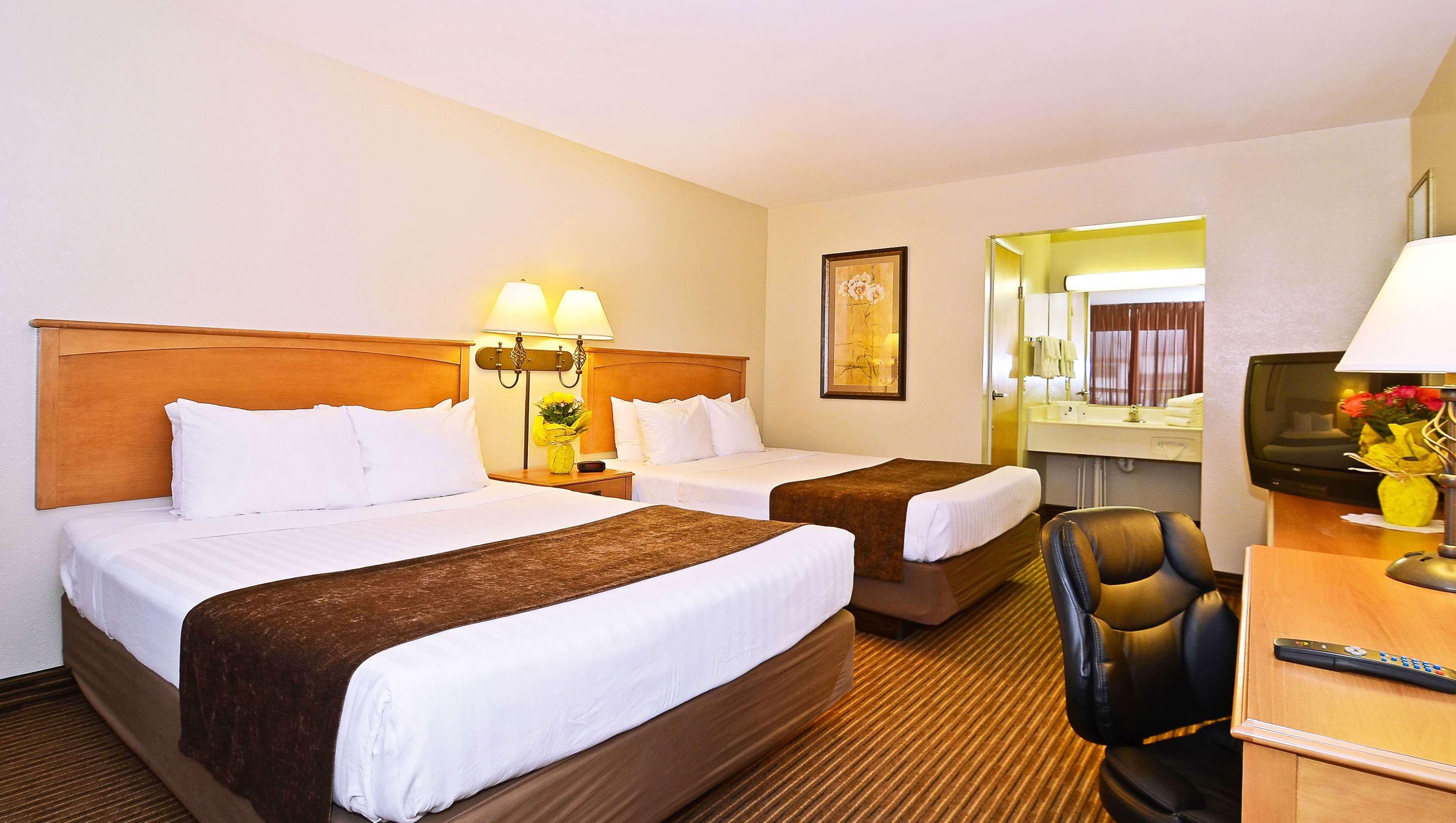 Days Inn By Wyndham Birch Run Bagian luar foto
