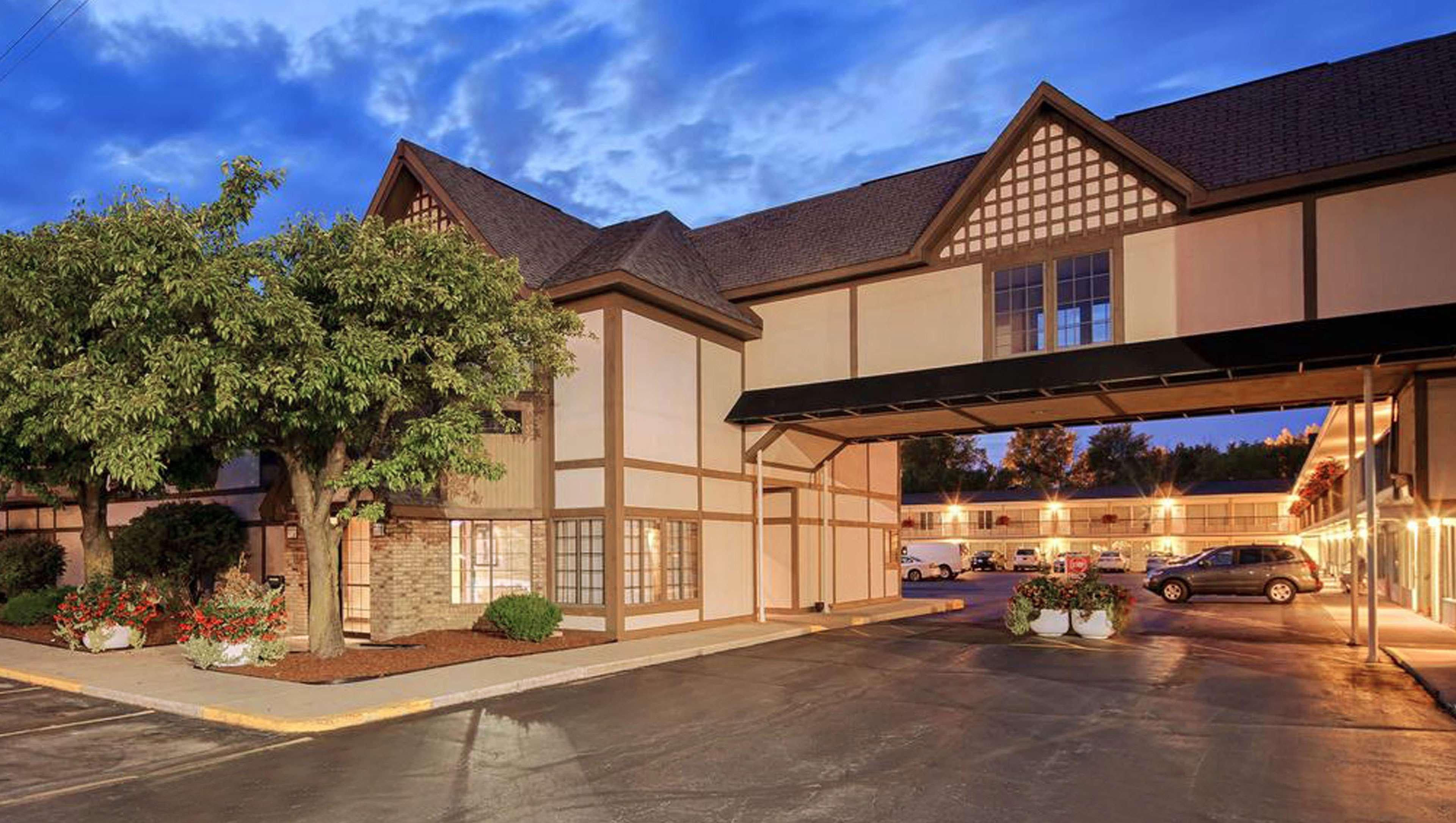 Days Inn By Wyndham Birch Run Bagian luar foto