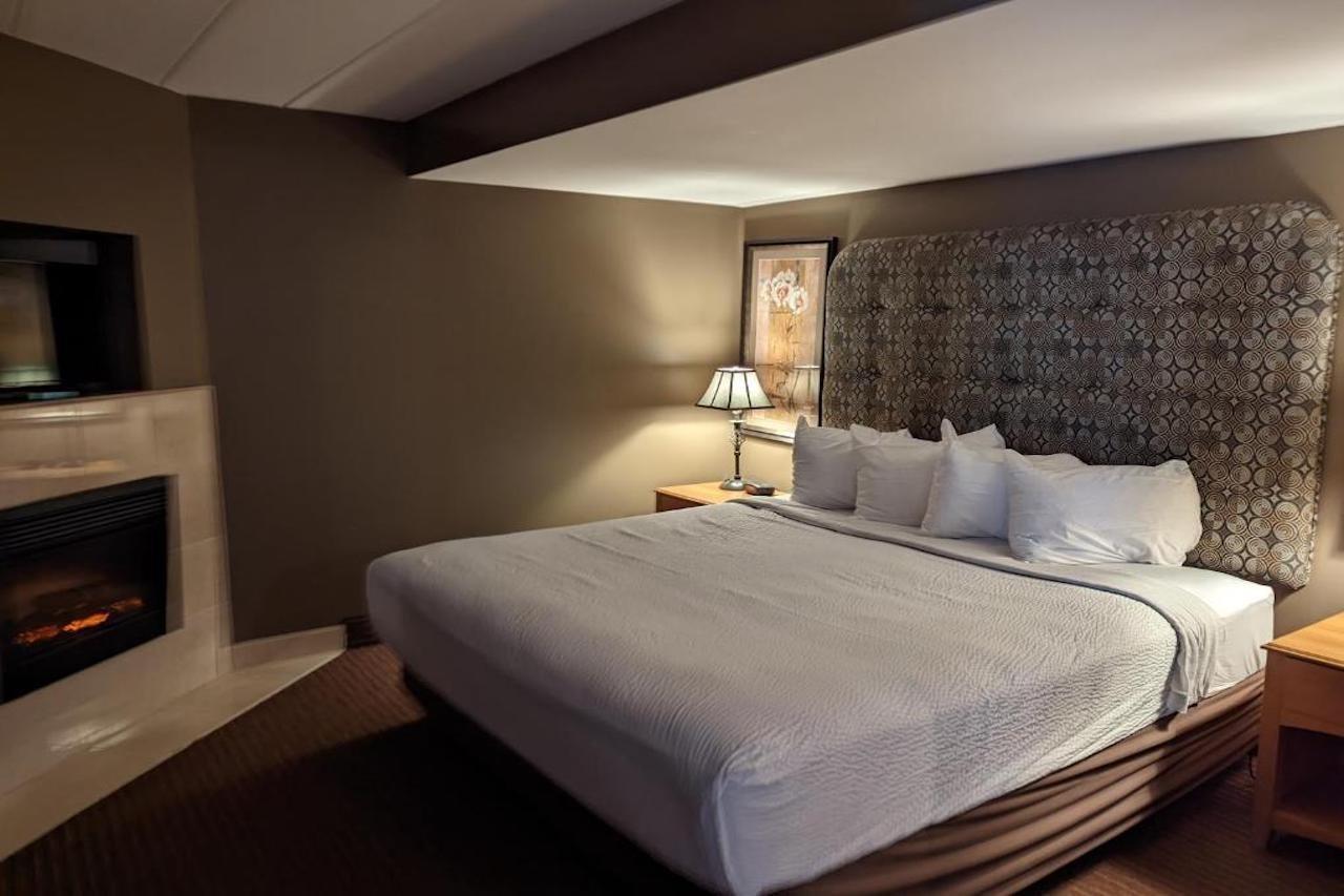 Days Inn By Wyndham Birch Run Bagian luar foto