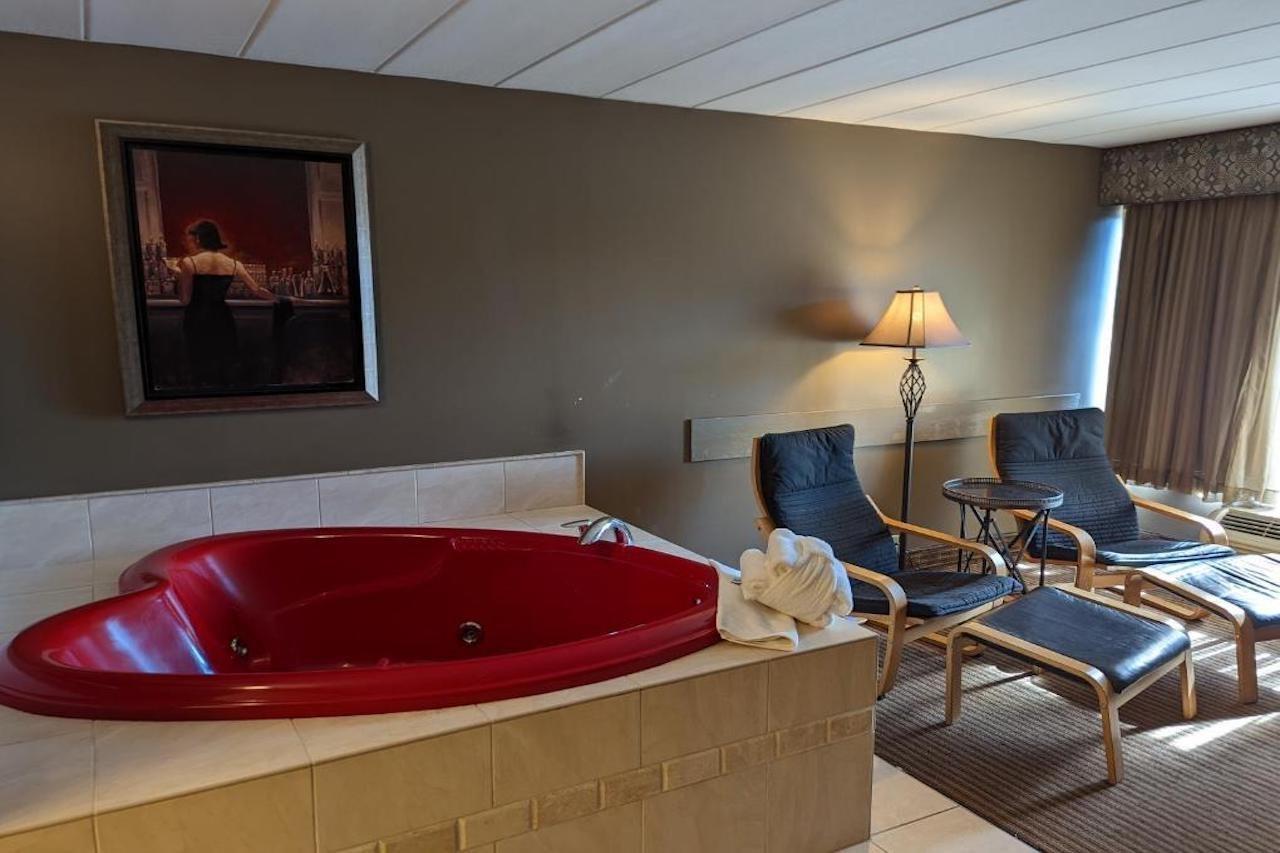 Days Inn By Wyndham Birch Run Bagian luar foto