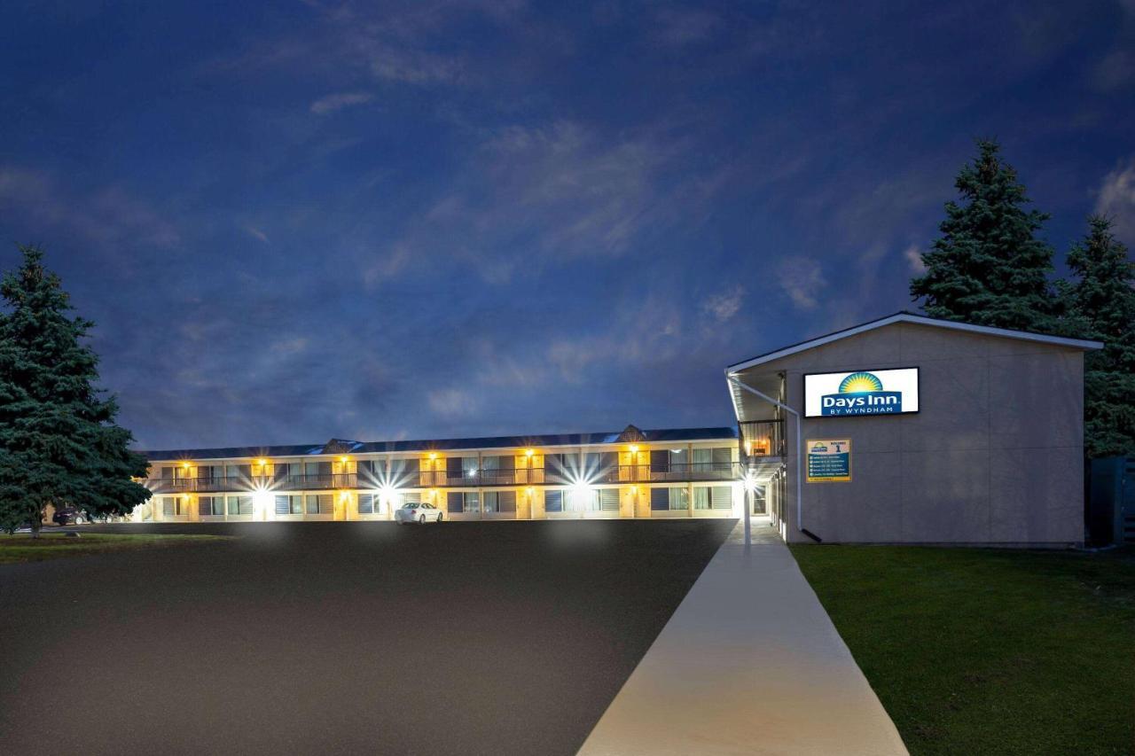 Days Inn By Wyndham Birch Run Bagian luar foto