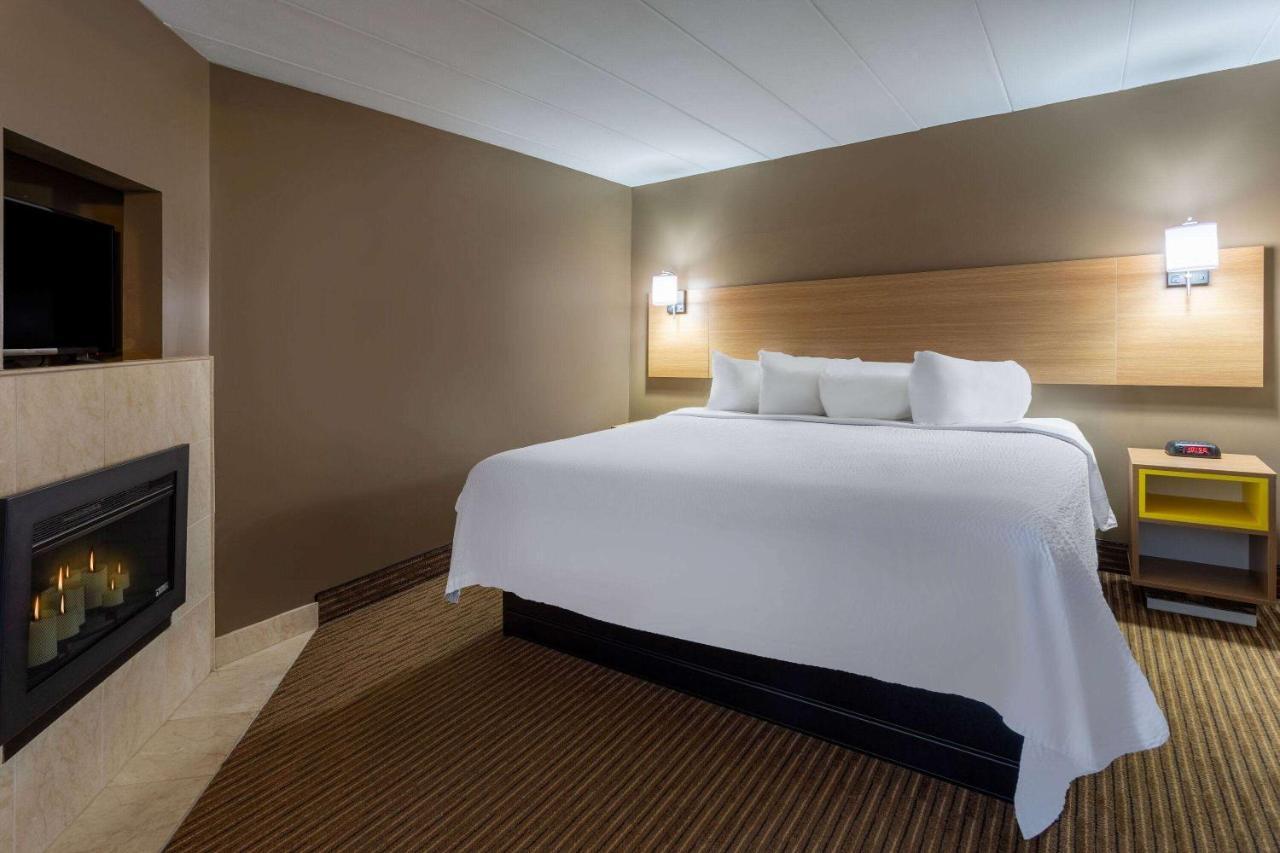 Days Inn By Wyndham Birch Run Bagian luar foto