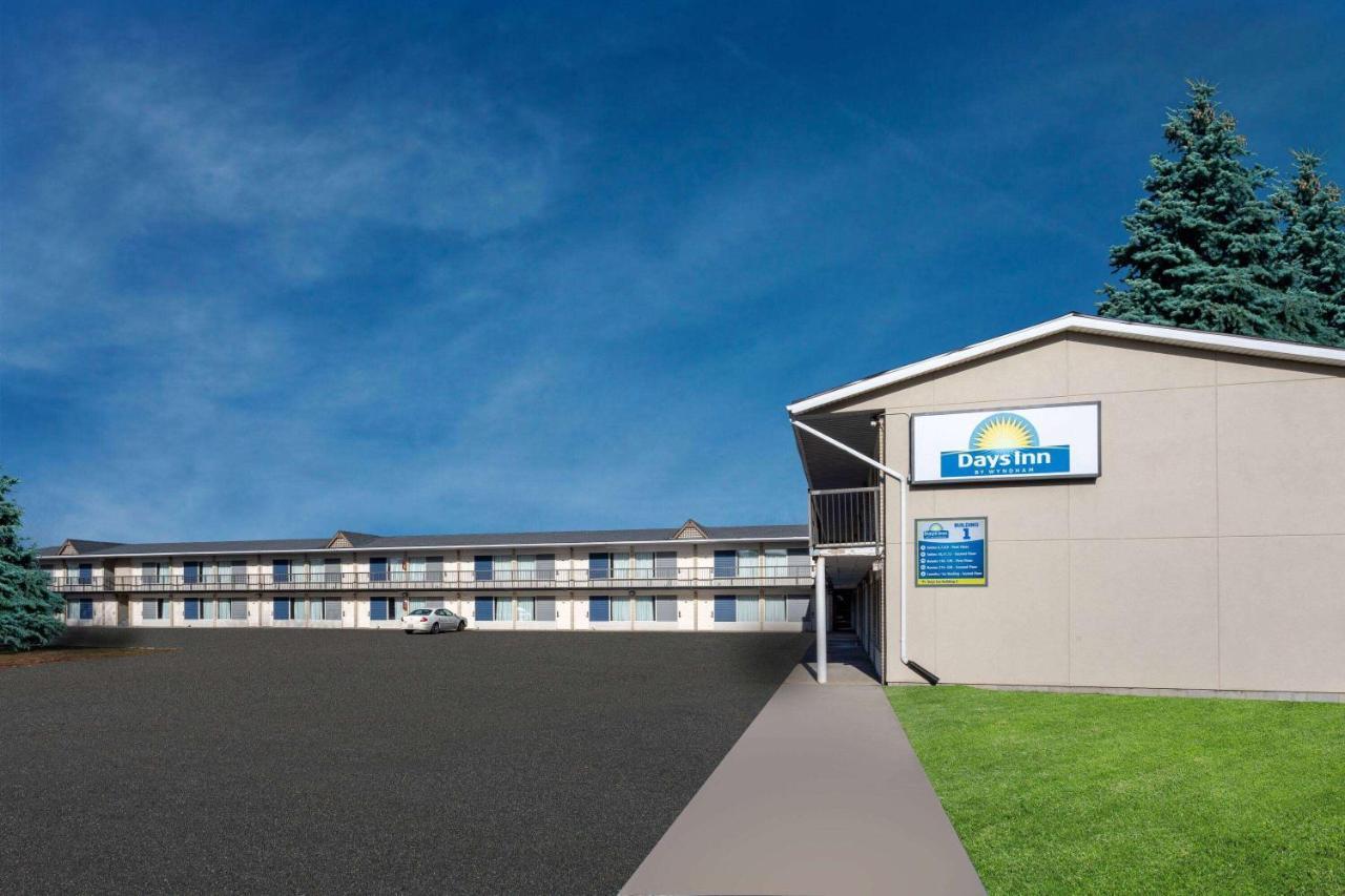 Days Inn By Wyndham Birch Run Bagian luar foto