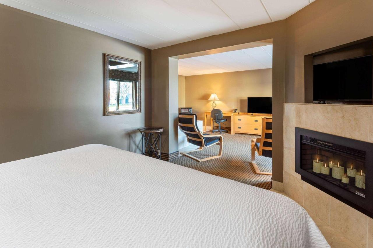 Days Inn By Wyndham Birch Run Bagian luar foto