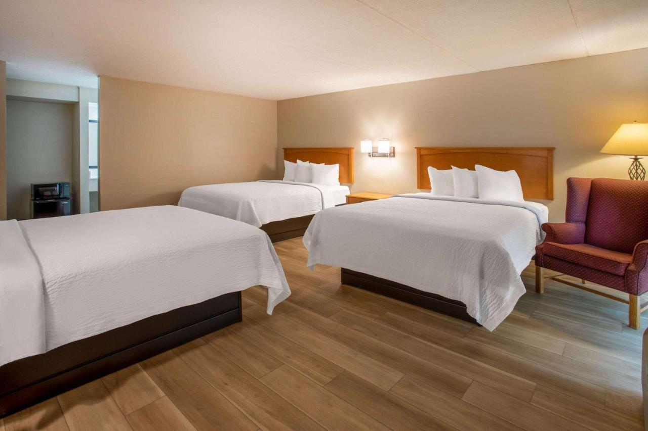 Days Inn By Wyndham Birch Run Bagian luar foto