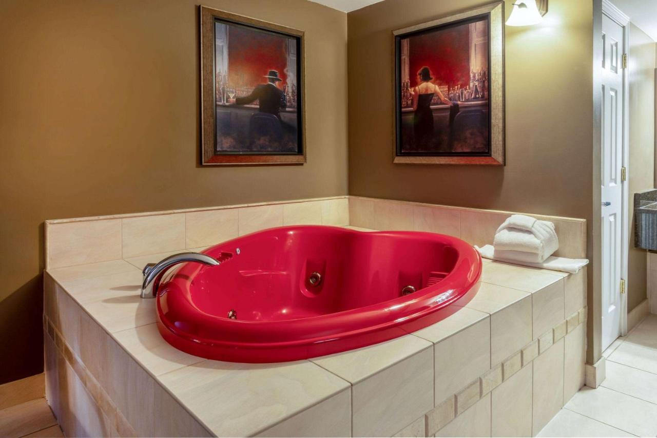 Days Inn By Wyndham Birch Run Bagian luar foto