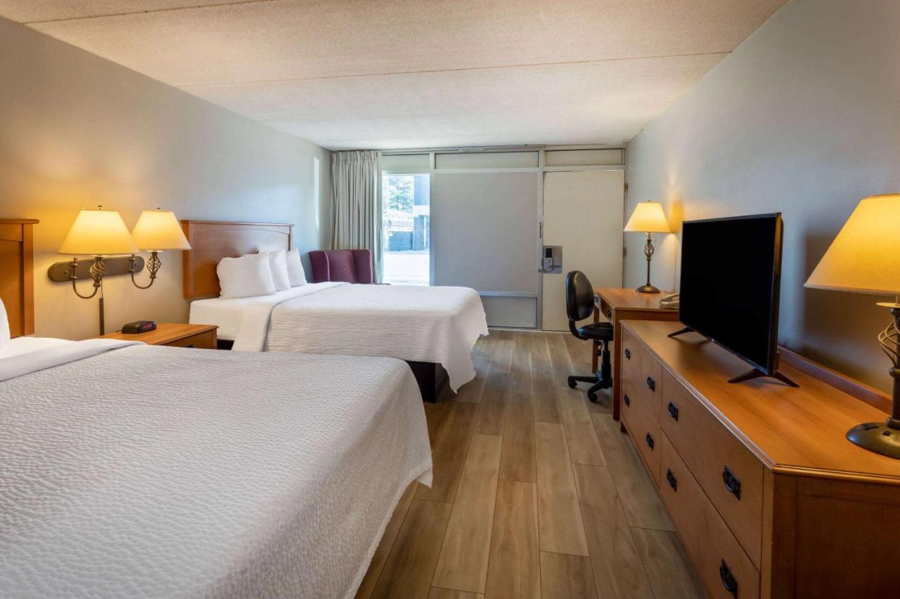 Days Inn By Wyndham Birch Run Bagian luar foto