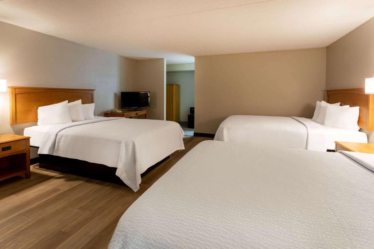 Days Inn By Wyndham Birch Run Bagian luar foto