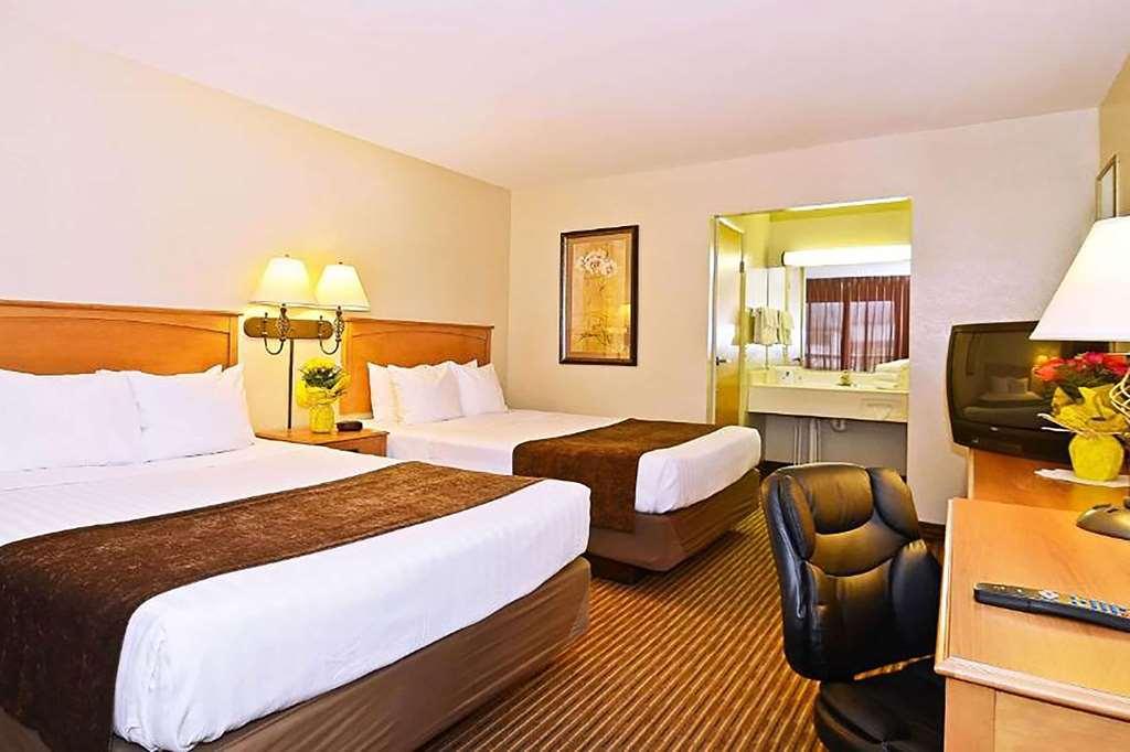 Days Inn By Wyndham Birch Run Ruang foto